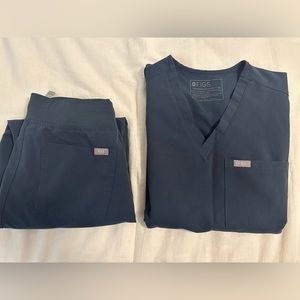 Navy XS Catarina top, S petite Zamora joggers. Lightly worn.